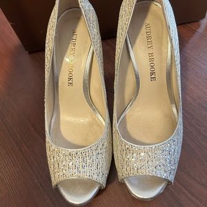 Audrey Brooke Silver Sequin Heels 5.5